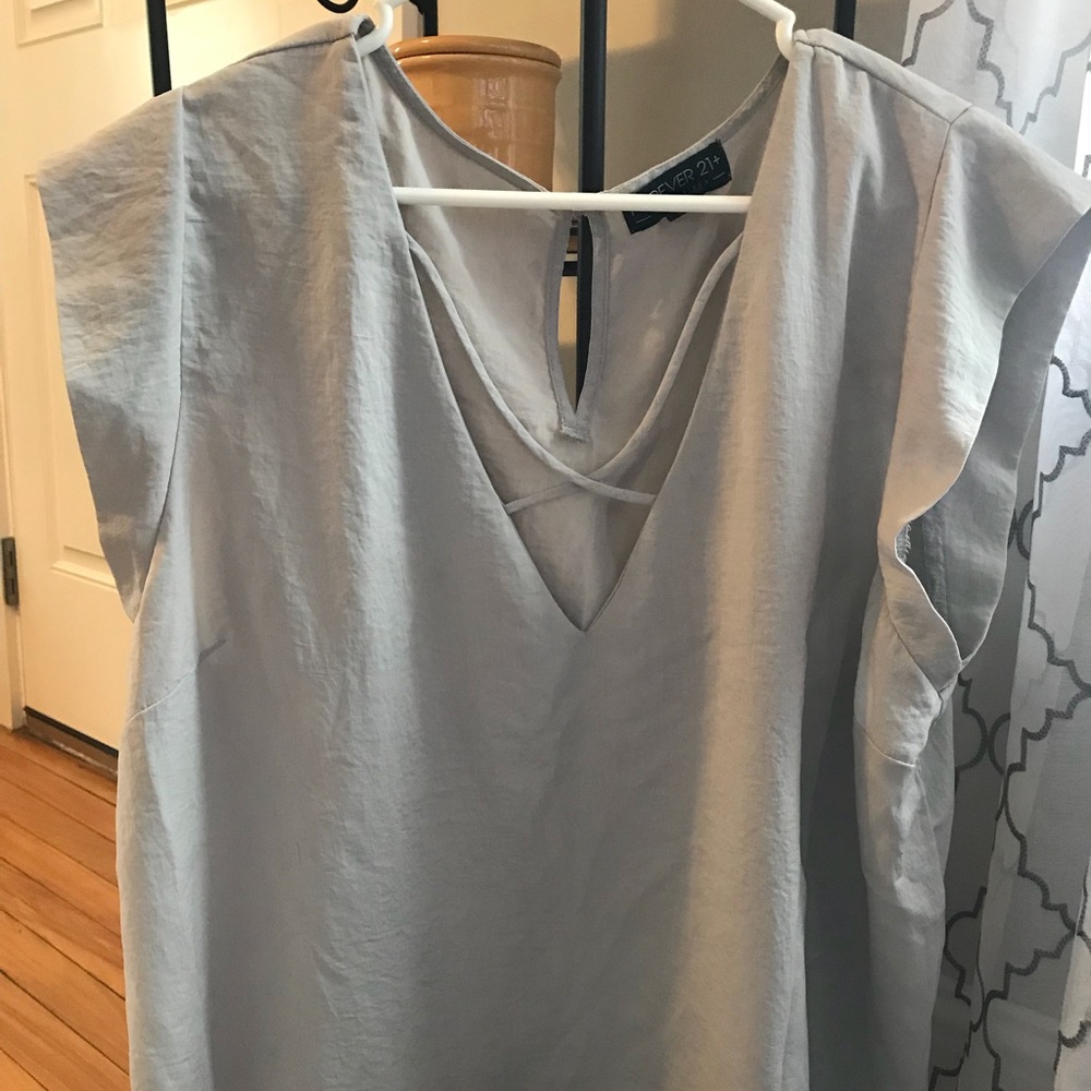 Forever 21 Plus light gray shirt